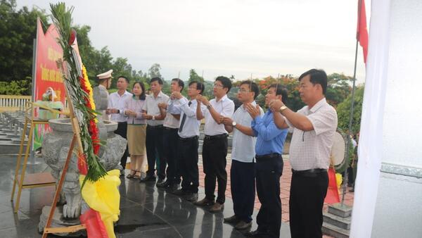 Đảng uỷ - HĐND – UBND - UBMTTQVN xã Vạn Tường Tổ chức Lễ Dâng hoa, dâng hương tưởng niệm các Anh hùng, Liệt sĩ nhân kỷ niệm 60 năm Chiến thắngVạn Tường (18/8/1965-18/8/2025)