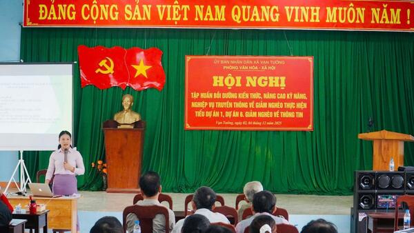 Xã Vạn Tường, cán bộ và trưởng thôn tham gia tập huấn để giúp dân giảm nghèo hiệu quả hơn