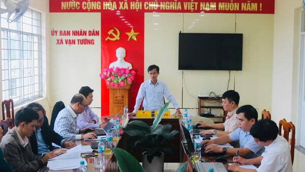 UBND xã Vạn Tường định hướng ưu tiên phát triển giao thông, giáo dục để góp phần hoàn thành mục tiêu xây dựng Vạn Tường lên Phường