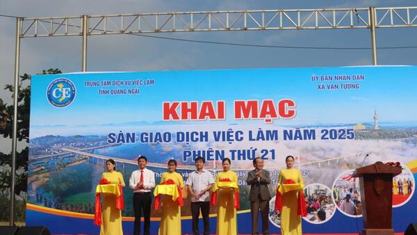 Khai mạc sàn giao dịch việc làm  phiên thứ 21 tại xã Vạn Tường