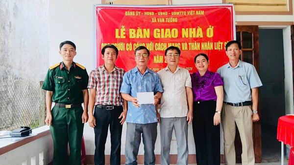 Xã Vạn Tường bàn giao nhà ở cho người có công và thân nhân liệt sĩ