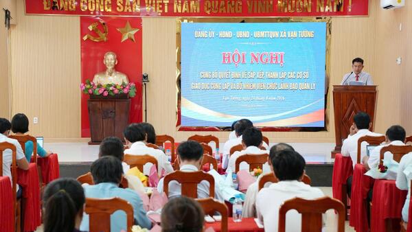 XÃ VẠN TƯỜNG: CÔNG BỐ QUYẾT ĐỊNH SẮP XẾP, THÀNH LẬP 6 CƠ SỞ GIÁO DỤC CÔNG LẬP VÀ BỔ NHIỆM CÁN BỘ QUẢN LÝ CÁC TRƯỜNG HỌC